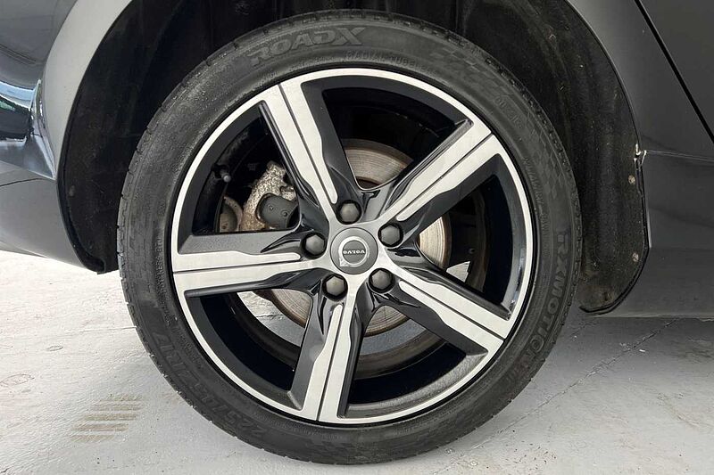 Volvo V40 D2 R-Design Pro Automaticc( Intellisafe Pro | Xenium Pack | Winter Pack )
