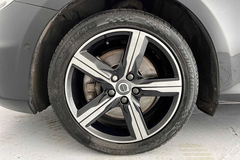 Volvo V40 D2 R-Design Pro Automaticc( Intellisafe Pro | Xenium Pack | Winter Pack )