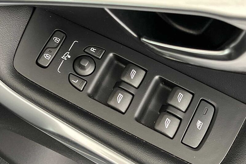 Volvo V40 D2 R-Design Pro Automaticc( Intellisafe Pro | Xenium Pack | Winter Pack )