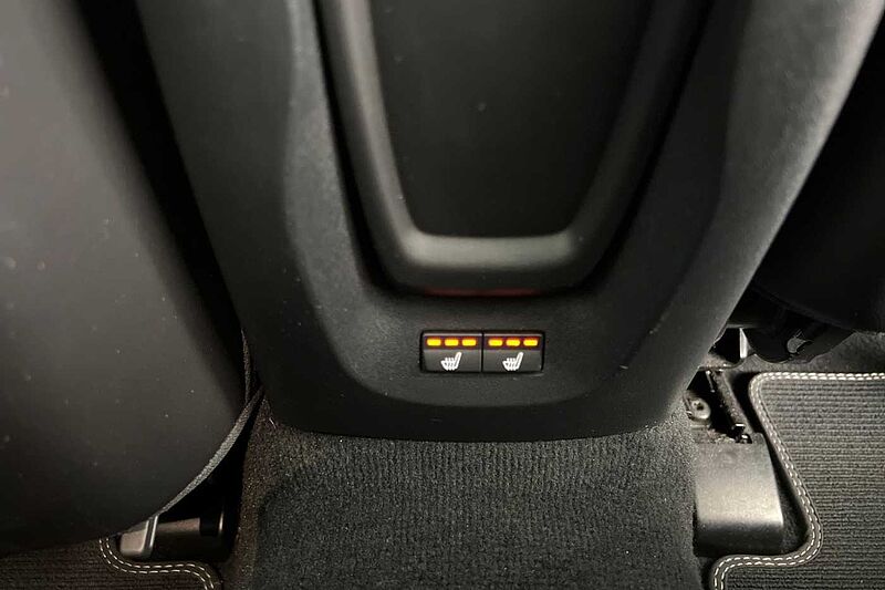 Volvo V40 D2 R-Design Pro Automaticc( Intellisafe Pro | Xenium Pack | Winter Pack )