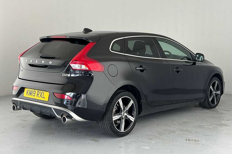 Volvo V40 D2 R-Design Pro Automaticc( Intellisafe Pro | Xenium Pack | Winter Pack )