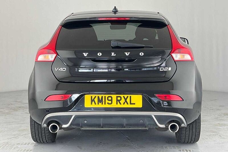 Volvo V40 D2 R-Design Pro Automaticc( Intellisafe Pro | Xenium Pack | Winter Pack )