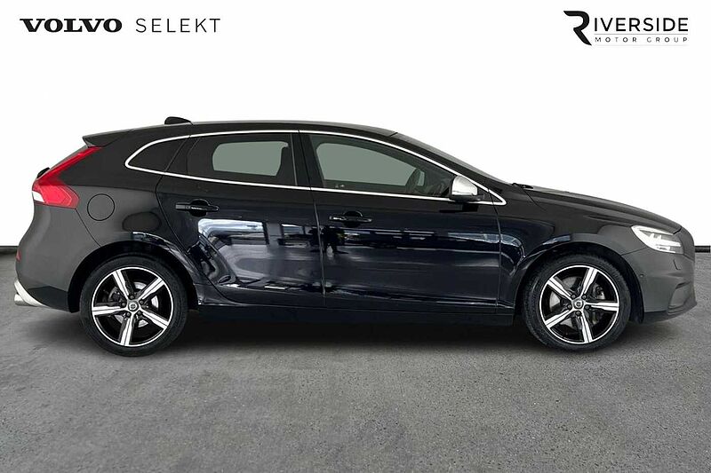 Volvo V40 D2 R-Design Pro Automaticc( Intellisafe Pro | Xenium Pack | Winter Pack )
