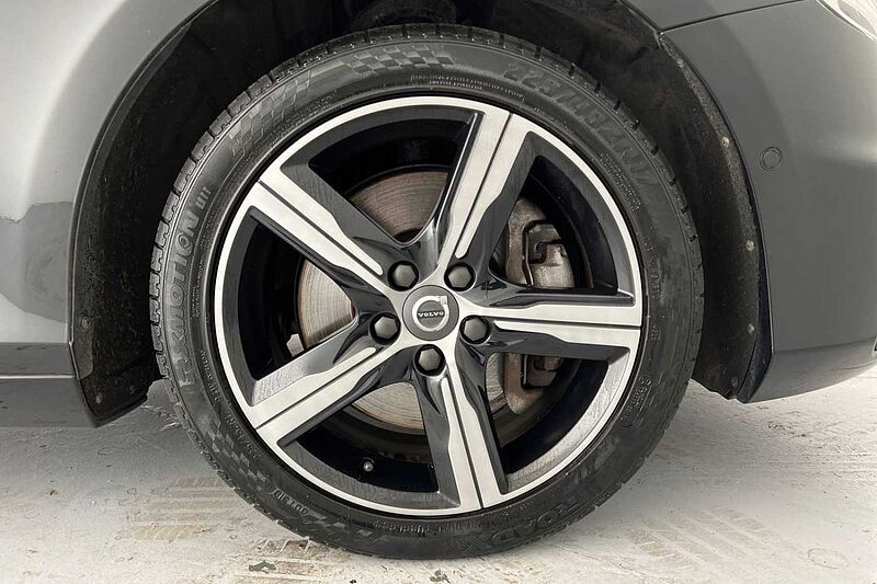 Volvo V40 D2 R-Design Pro Automaticc( Intellisafe Pro | Xenium Pack | Winter Pack )
