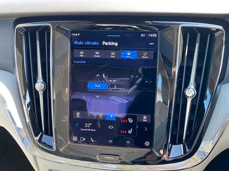 Volvo S60 Recharge Ultimate, T8 AWD Plug-in hybrid, Electric/Petrol, Dark