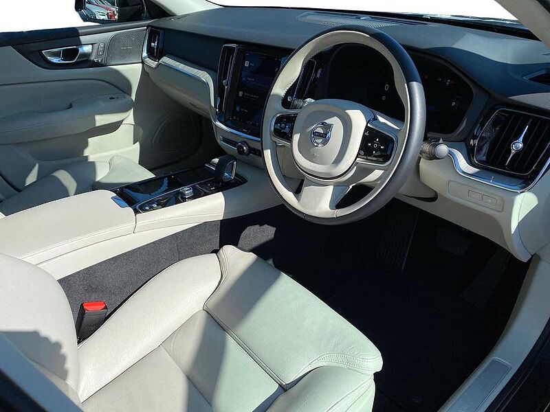 Volvo S60 Recharge Ultimate, T8 AWD Plug-in hybrid, Electric/Petrol, Dark
