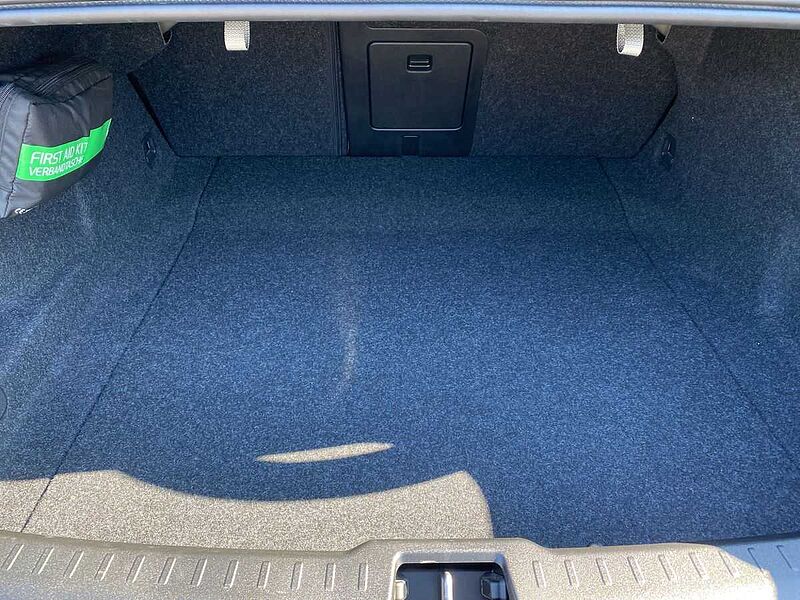 Volvo S60 Recharge Ultimate, T8 AWD Plug-in hybrid, Electric/Petrol, Dark