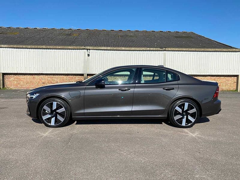 Volvo S60 Recharge Ultimate, T8 AWD Plug-in hybrid, Electric/Petrol, Dark