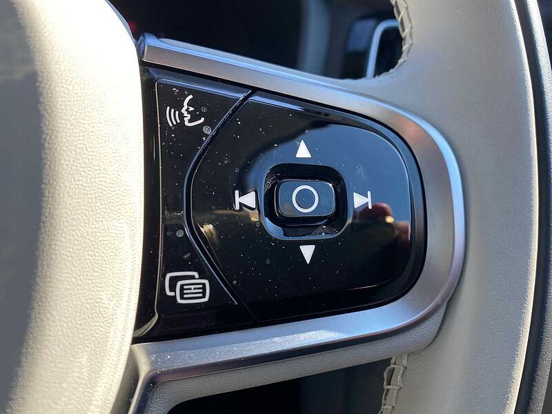 Volvo S60 Recharge Ultimate, T8 AWD Plug-in hybrid, Electric/Petrol, Dark