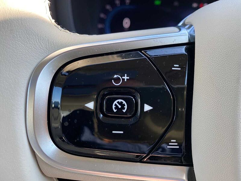 Volvo S60 Recharge Ultimate, T8 AWD Plug-in hybrid, Electric/Petrol, Dark