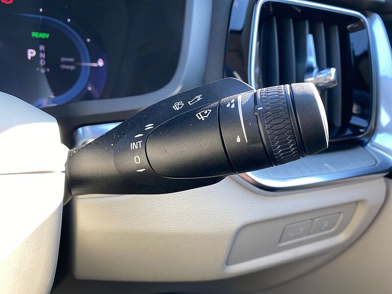 Volvo S60 Recharge Ultimate, T8 AWD Plug-in hybrid, Electric/Petrol, Dark