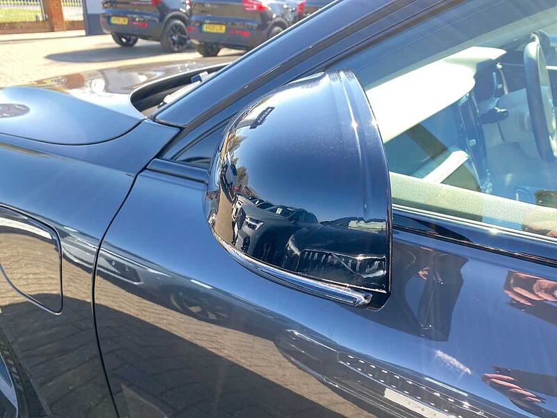 Volvo S60 Recharge Ultimate, T8 AWD Plug-in hybrid, Electric/Petrol, Dark