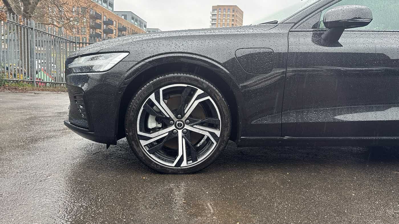 Volvo V60 Ultra, T8 AWD Plug-in hybrid, Electric/Petrol, Dark