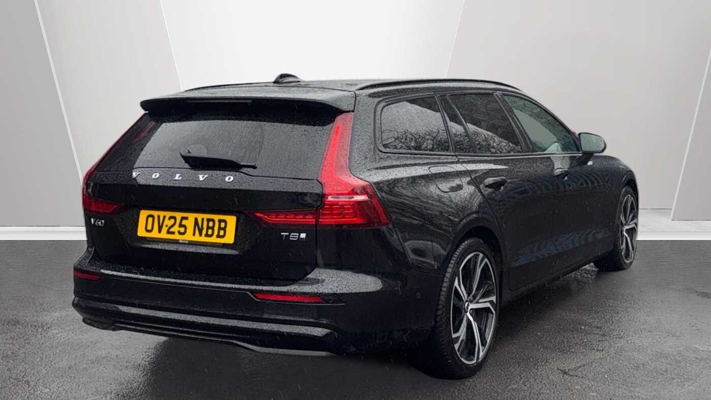 Volvo V60 Ultra, T8 AWD Plug-in hybrid, Electric/Petrol, Dark