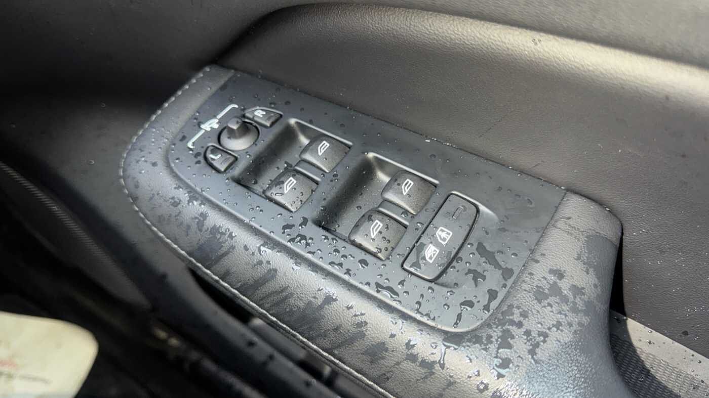 Volvo V60 Ultra, T8 AWD Plug-in hybrid, Electric/Petrol, Dark