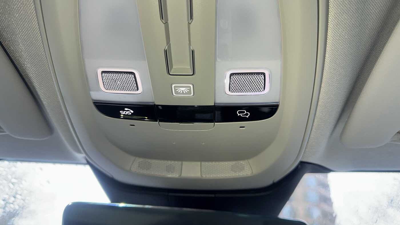 Volvo V60 Ultra, T8 AWD Plug-in hybrid, Electric/Petrol, Dark