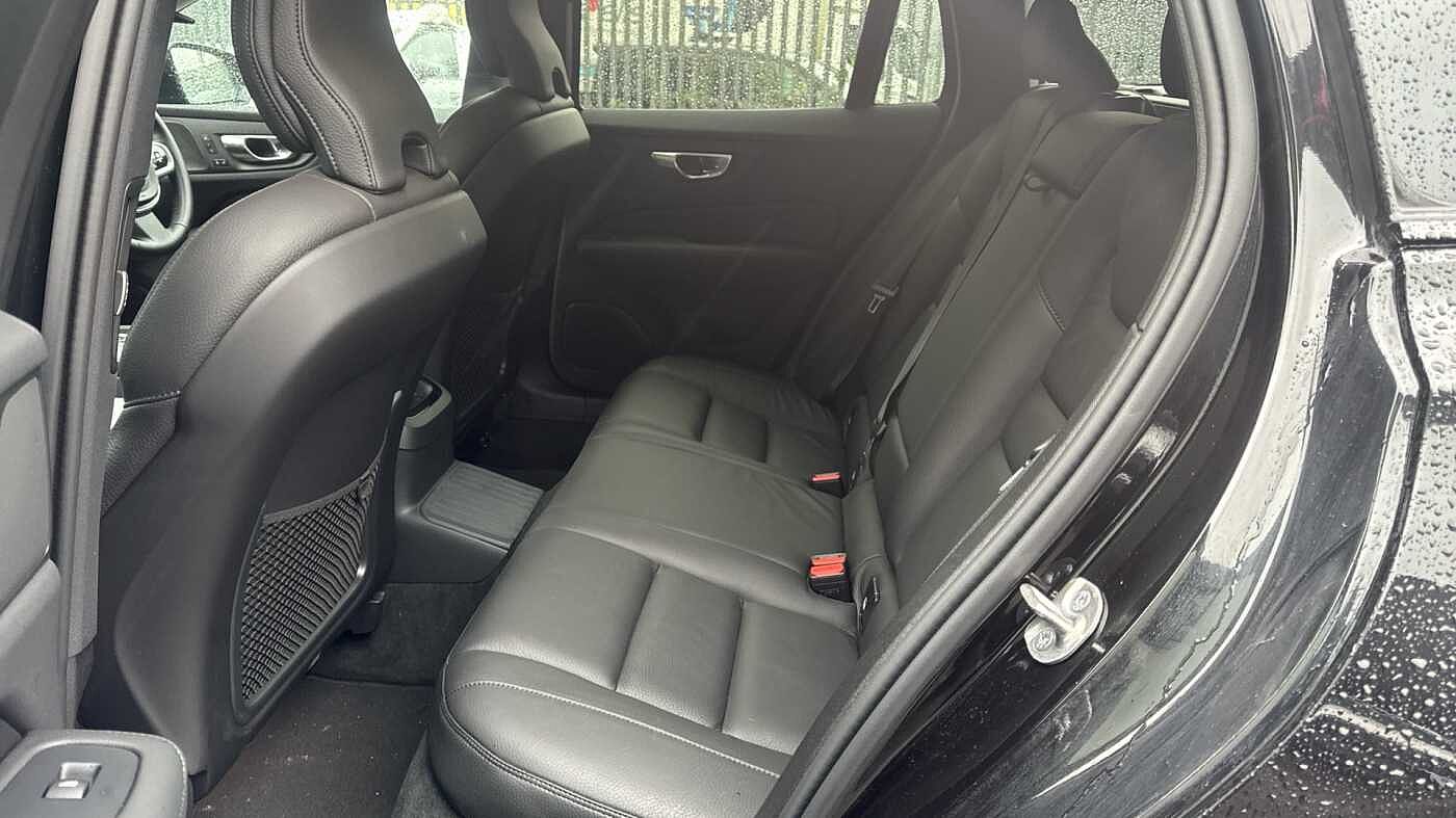 Volvo V60 Ultra, T8 AWD Plug-in hybrid, Electric/Petrol, Dark