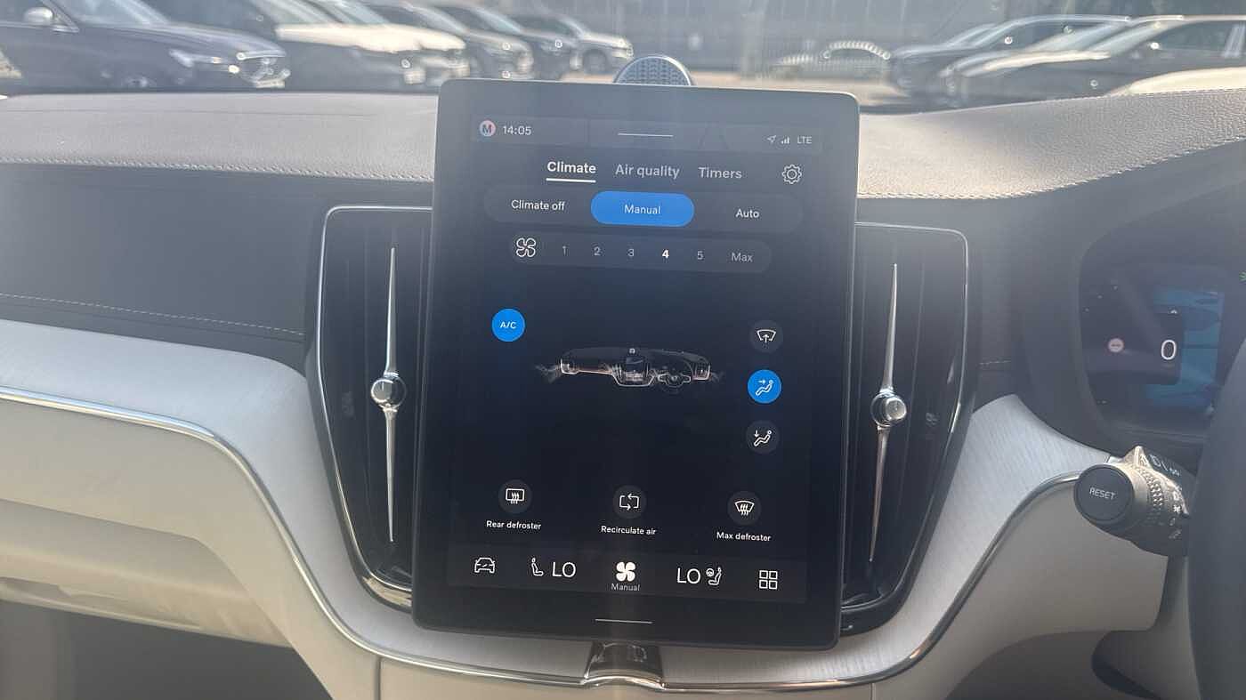 Volvo XC60 Ultra, T8 AWD Plug-in hybrid, Electric/Petrol, Dark