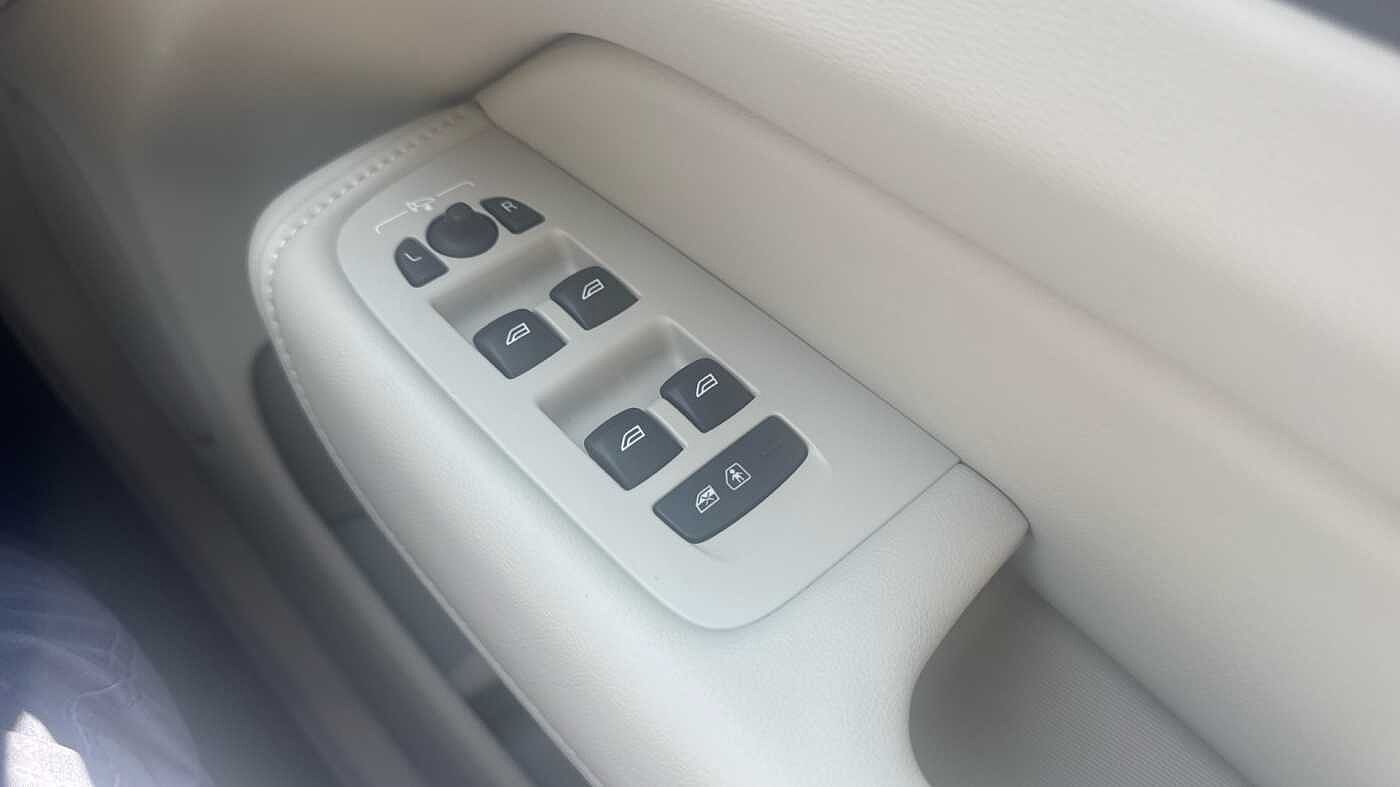 Volvo XC60 Ultra, T8 AWD Plug-in hybrid, Electric/Petrol, Dark