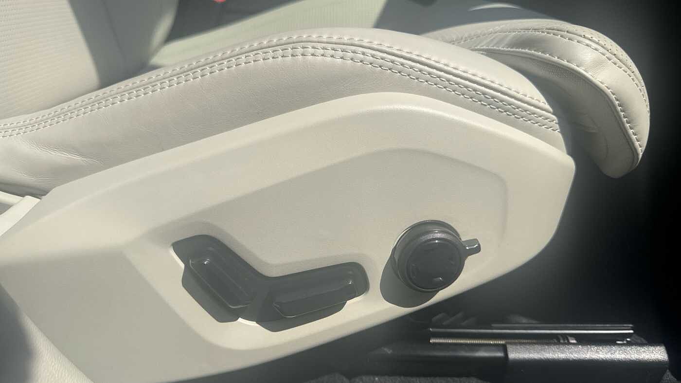 Volvo XC60 Ultra, T8 AWD Plug-in hybrid, Electric/Petrol, Dark