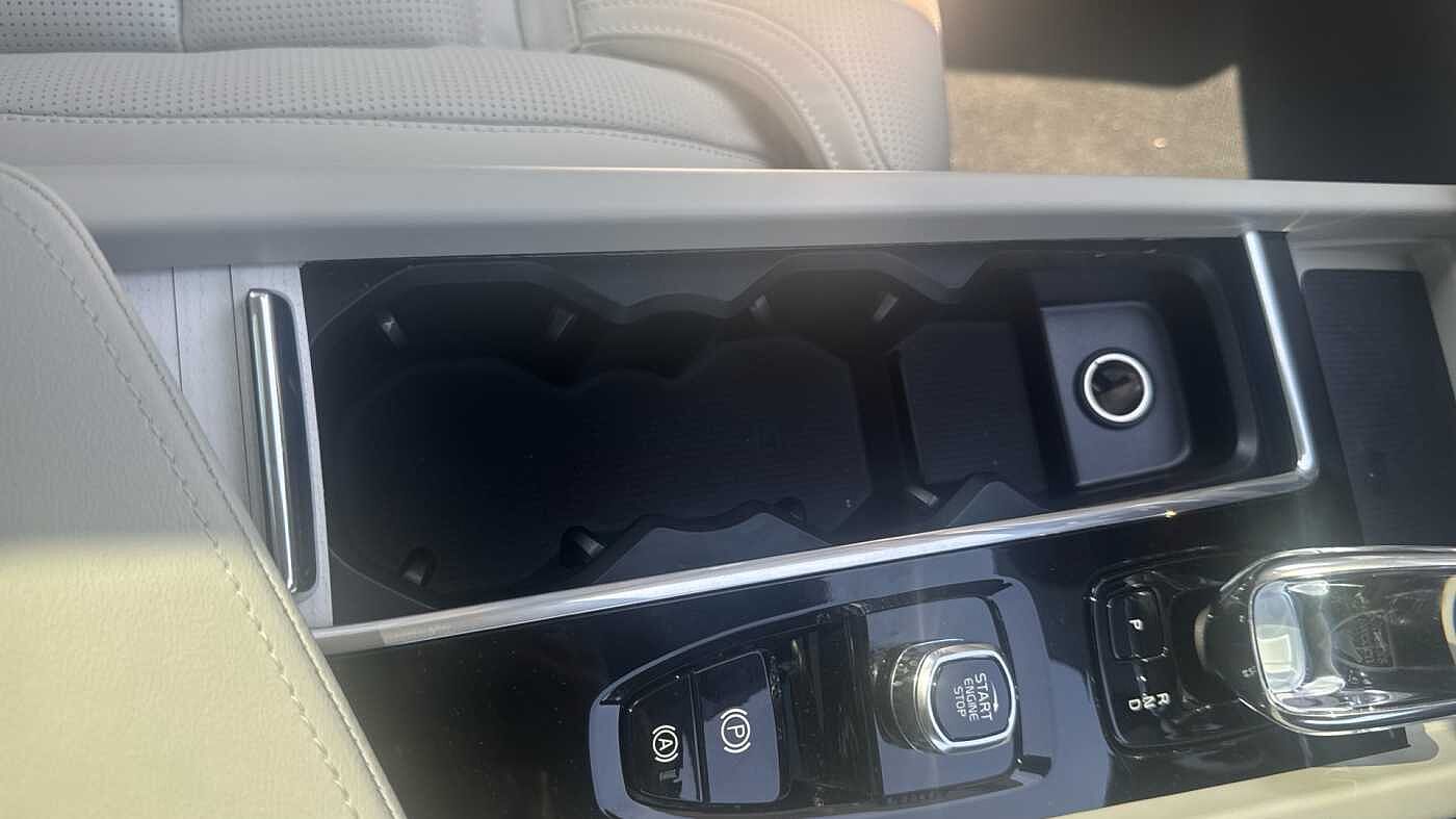Volvo XC60 Ultra, T8 AWD Plug-in hybrid, Electric/Petrol, Dark
