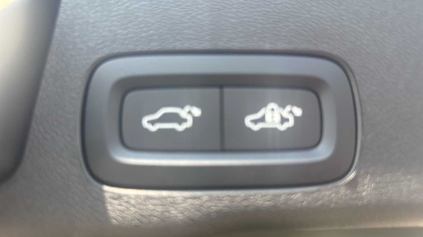 Volvo XC60 Ultra, T8 AWD Plug-in hybrid, Electric/Petrol, Dark