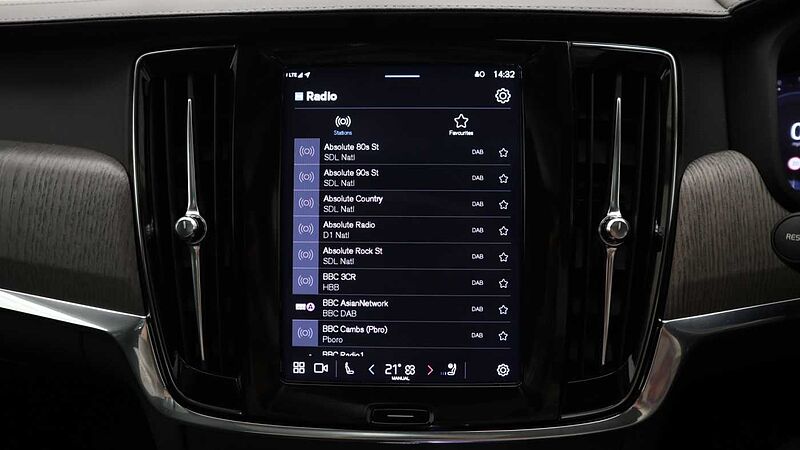 Volvo V90 Recharge Ultimate, T8 AWD Plug-in hybrid, Petrol, Dark