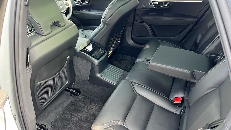 Volvo V90 Ultra, T8 AWD Plug-in hybrid, Electric/Petrol, Dark