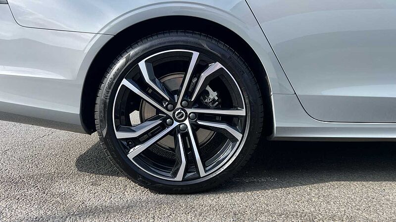Volvo V90 Ultra, T8 AWD Plug-in hybrid, Electric/Petrol, Dark