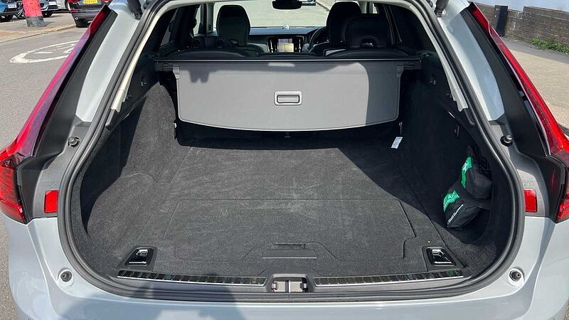 Volvo V90 Ultra, T8 AWD Plug-in hybrid, Electric/Petrol, Dark