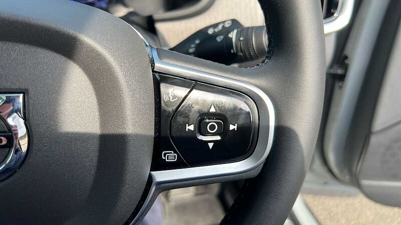 Volvo V90 Ultra, T8 AWD Plug-in hybrid, Electric/Petrol, Dark