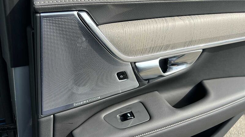 Volvo V90 Ultra, T8 AWD Plug-in hybrid, Electric/Petrol, Dark