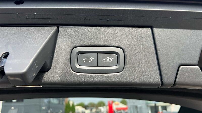 Volvo V90 Ultra, T8 AWD Plug-in hybrid, Electric/Petrol, Dark