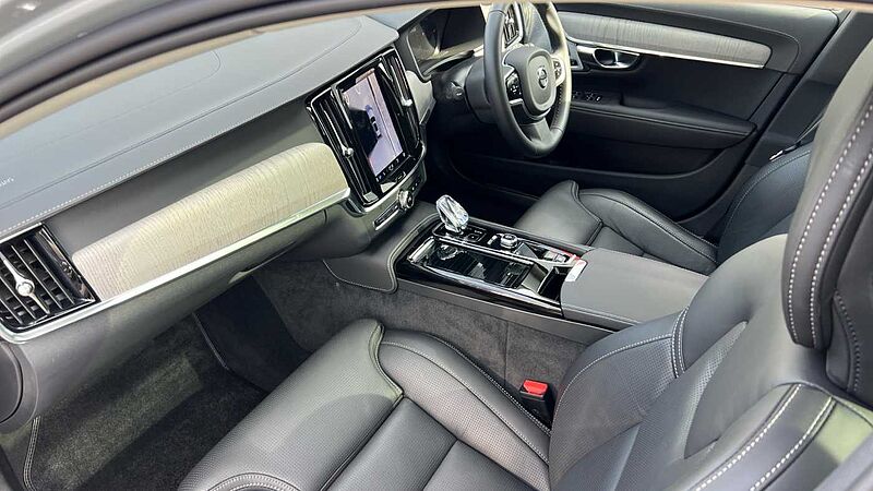 Volvo V90 Ultra, T8 AWD Plug-in hybrid, Electric/Petrol, Dark