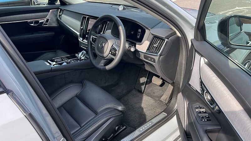 Volvo V90 Ultra, T8 AWD Plug-in hybrid, Electric/Petrol, Dark