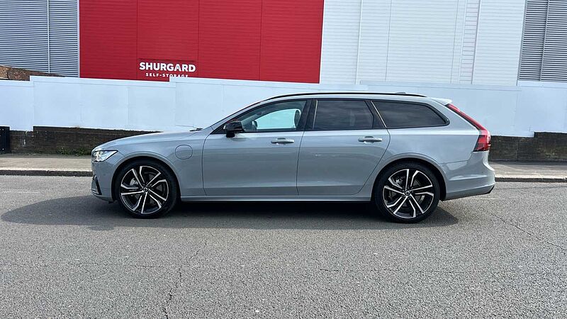 Volvo V90 Ultra, T8 AWD Plug-in hybrid, Electric/Petrol, Dark
