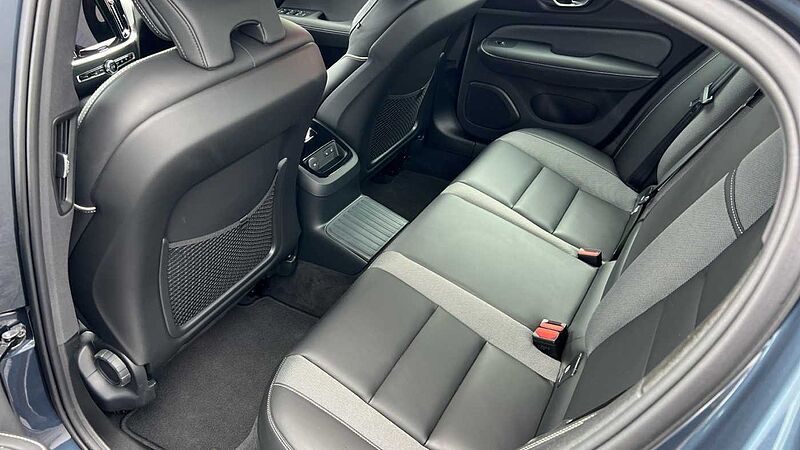 Volvo S60 Recharge Plus, T8 AWD Plug-in hybrid, Electric/Petrol, Dark