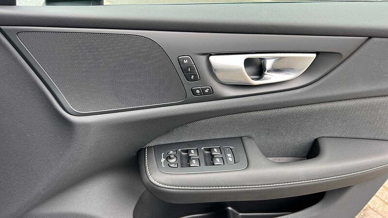 Volvo S60 Recharge Plus, T8 AWD Plug-in hybrid, Electric/Petrol, Dark