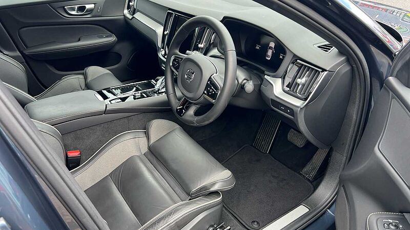 Volvo S60 Recharge Plus, T8 AWD Plug-in hybrid, Electric/Petrol, Dark