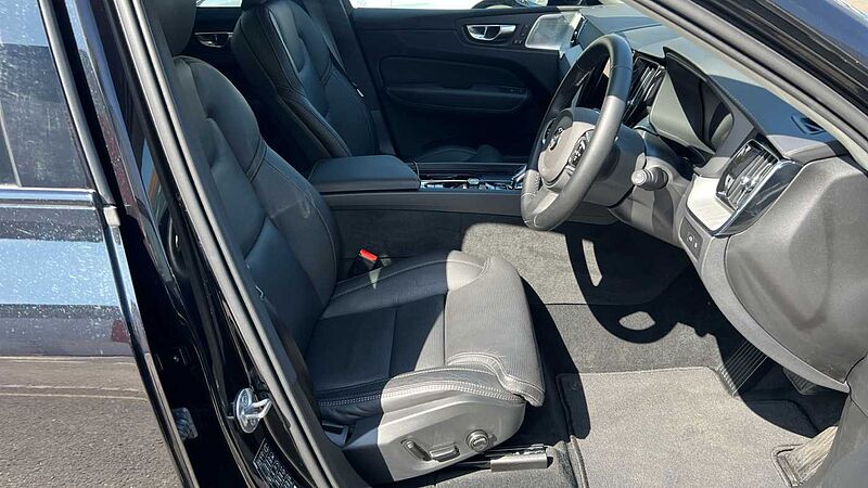Volvo XC60 Ultra, T8 AWD Plug-in hybrid, Electric/Petrol, Dark