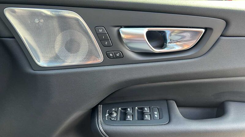 Volvo XC60 Ultra, T8 AWD Plug-in hybrid, Electric/Petrol, Dark