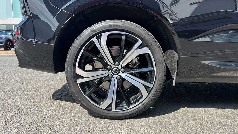 Volvo XC60 Ultra, T8 AWD Plug-in hybrid, Electric/Petrol, Dark