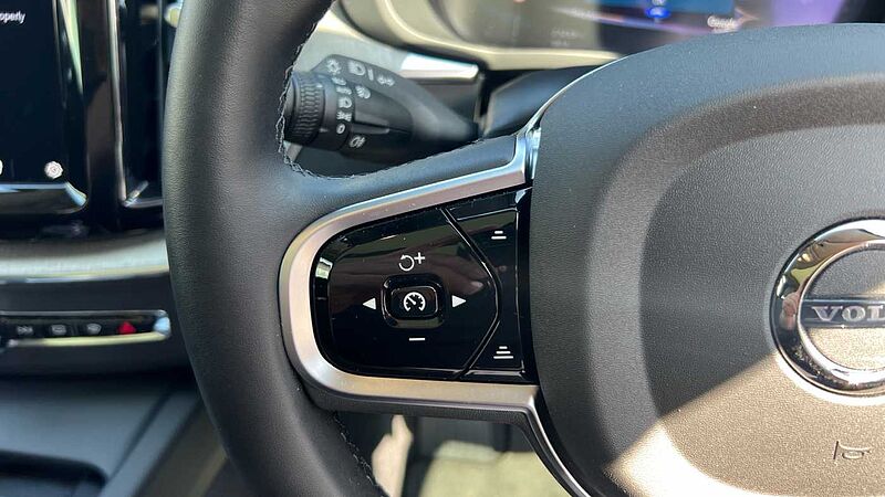 Volvo XC60 Ultra, T8 AWD Plug-in hybrid, Electric/Petrol, Dark