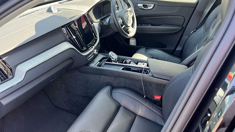 Volvo XC60 Ultra, T8 AWD Plug-in hybrid, Electric/Petrol, Dark