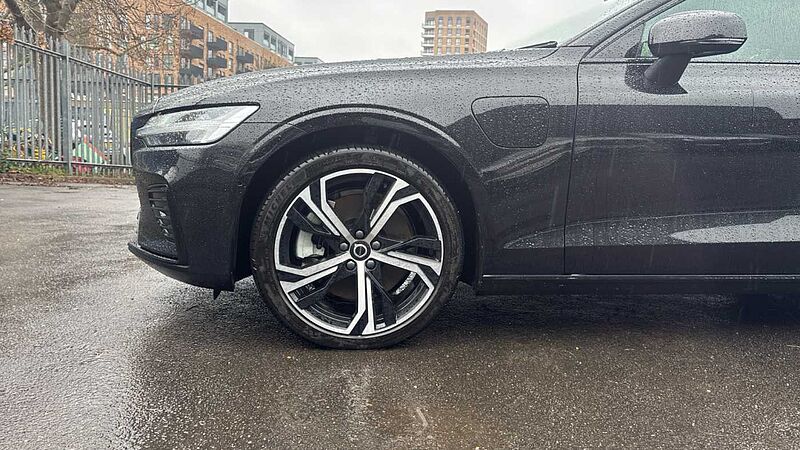 Volvo V60 Ultra, T8 AWD Plug-in hybrid, Electric/Petrol, Dark