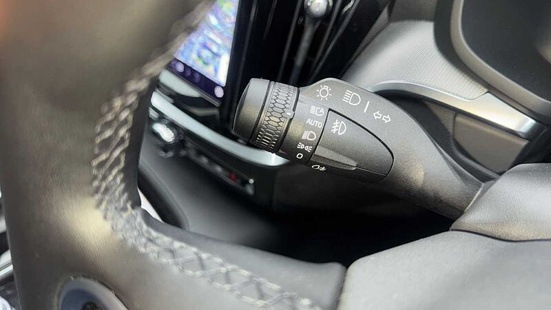 Volvo V60 Ultra, T8 AWD Plug-in hybrid, Electric/Petrol, Dark