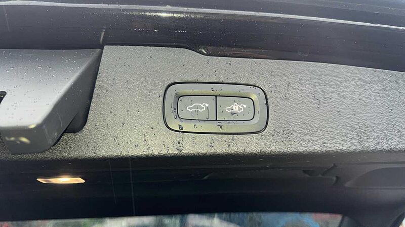 Volvo V60 Ultra, T8 AWD Plug-in hybrid, Electric/Petrol, Dark