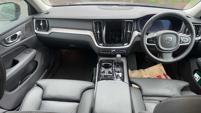 Volvo V60 Ultra, T8 AWD Plug-in hybrid, Electric/Petrol, Dark