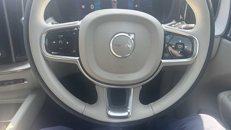 Volvo XC60 Ultra, T8 AWD Plug-in hybrid, Electric/Petrol, Dark