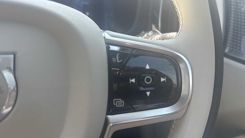 Volvo XC60 Ultra, T8 AWD Plug-in hybrid, Electric/Petrol, Dark